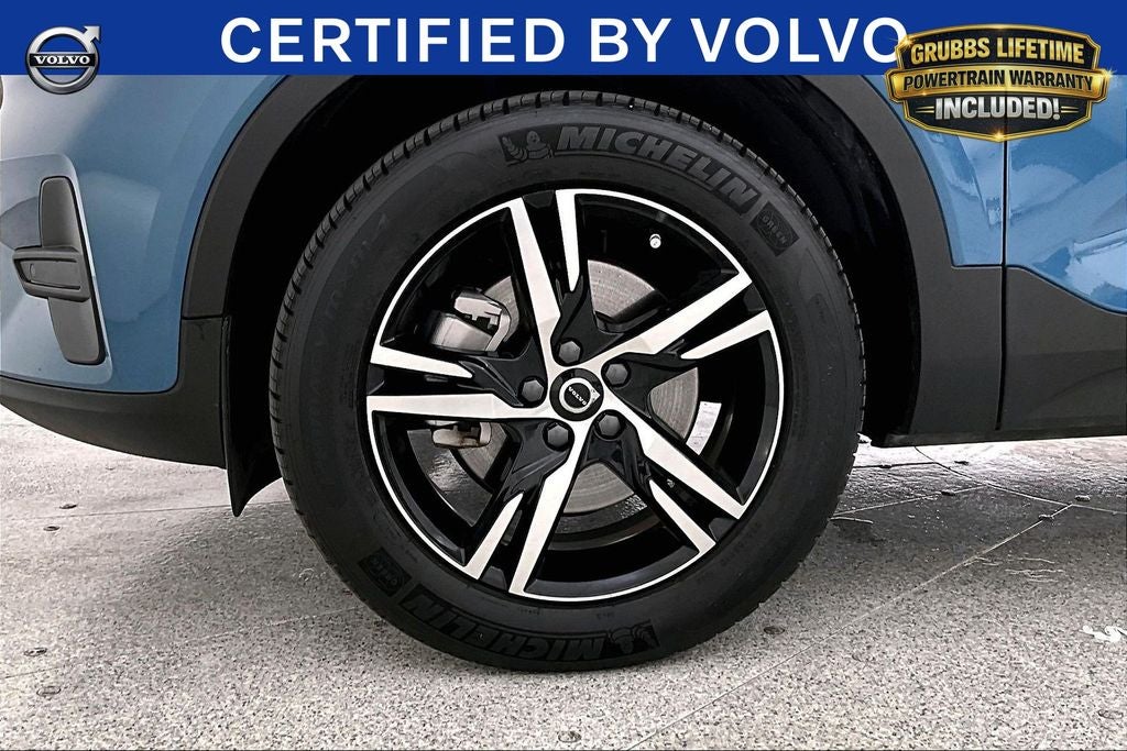 2025 Volvo XC40 B5 Core