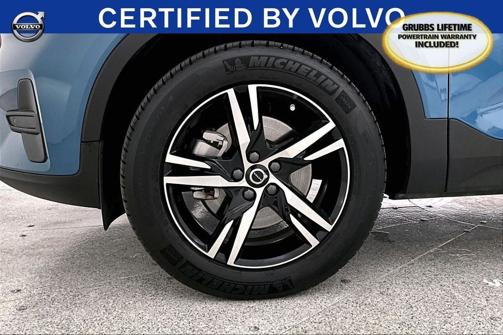 2025 Volvo XC40 B5 Core