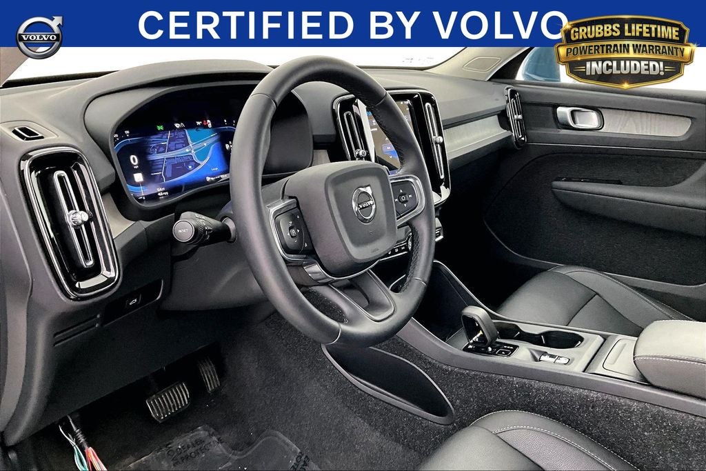 2025 Volvo XC40 B5 Core