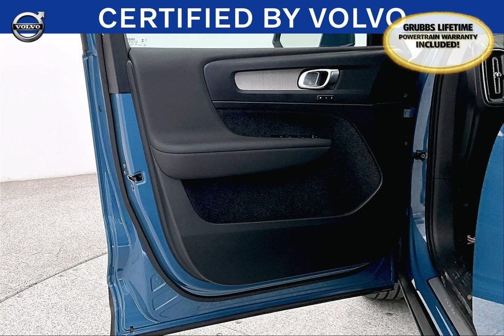 2025 Volvo XC40 B5 Core