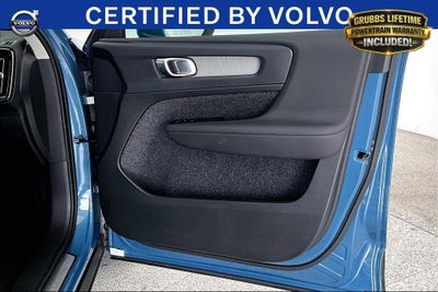 2025 Volvo XC40 B5 Core