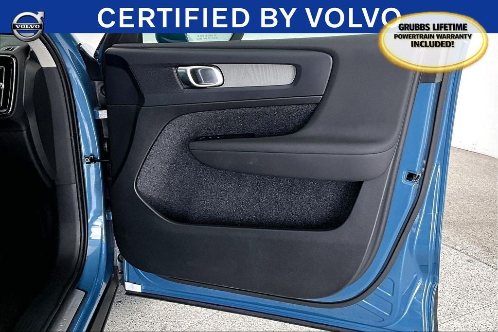 2025 Volvo XC40 B5 Core