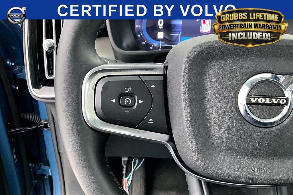 2025 Volvo XC40 B5 Core