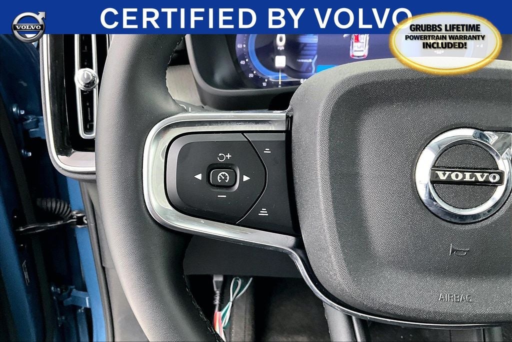 2025 Volvo XC40 B5 Core