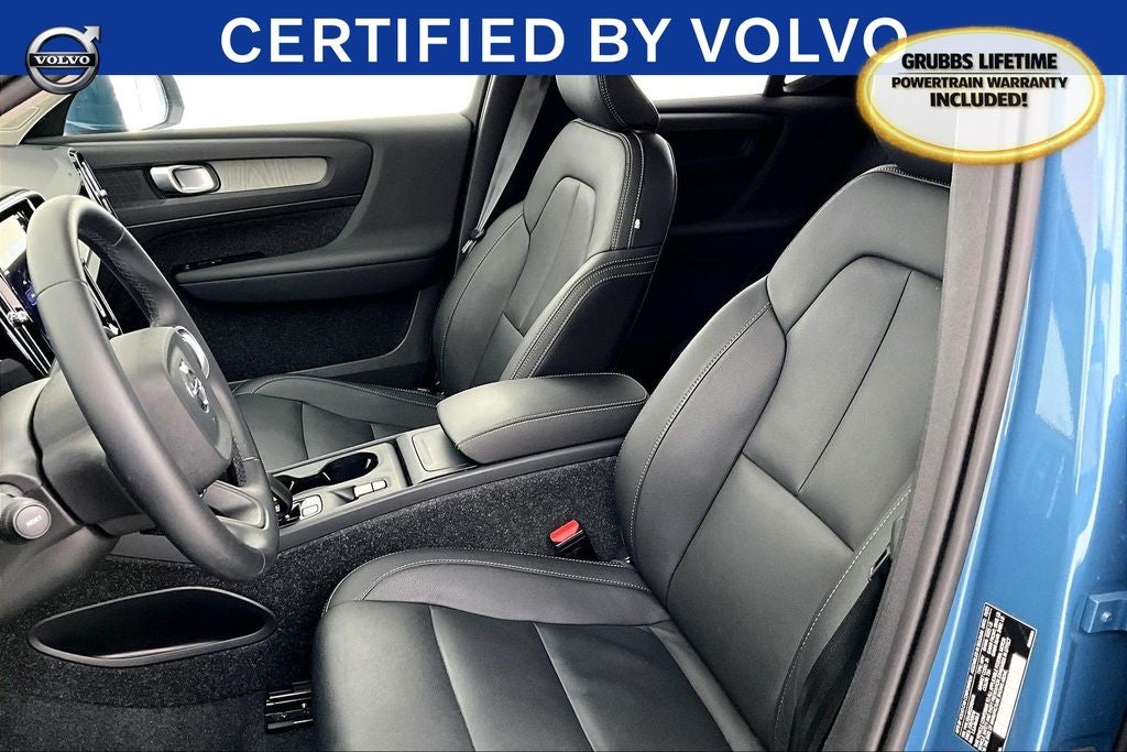 2025 Volvo XC40 B5 Core