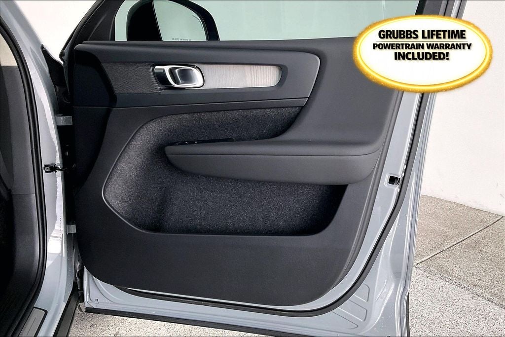 2026 Volvo XC40 B5 Core