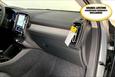 2026 Volvo XC40 B5 Core