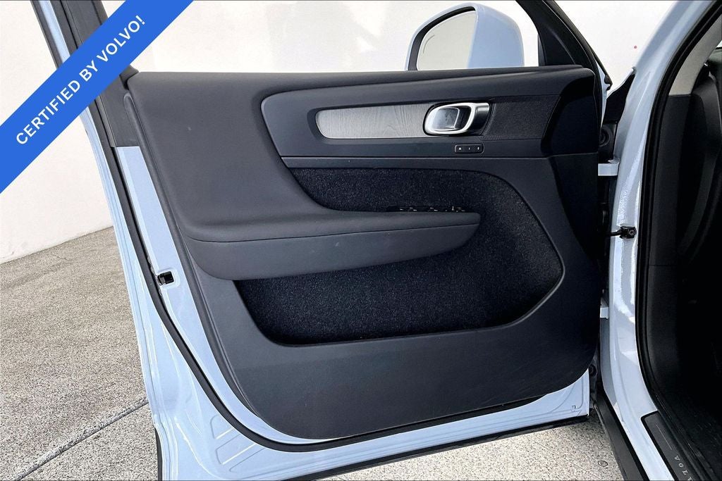 2024 Volvo XC40 B5 Core Bright Theme