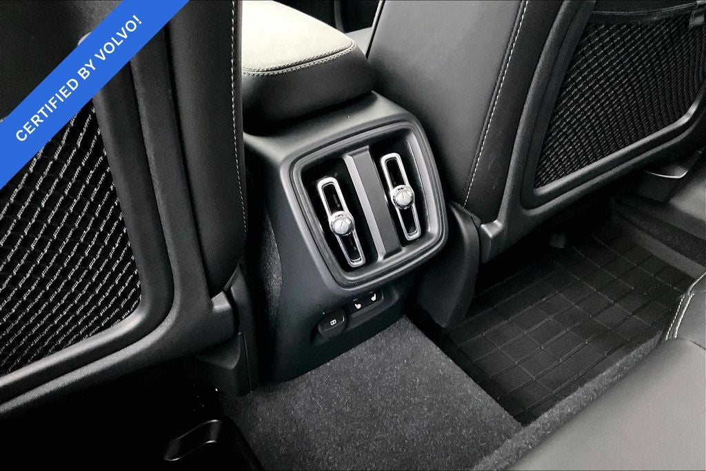 2024 Volvo XC40 B5 Core Bright Theme