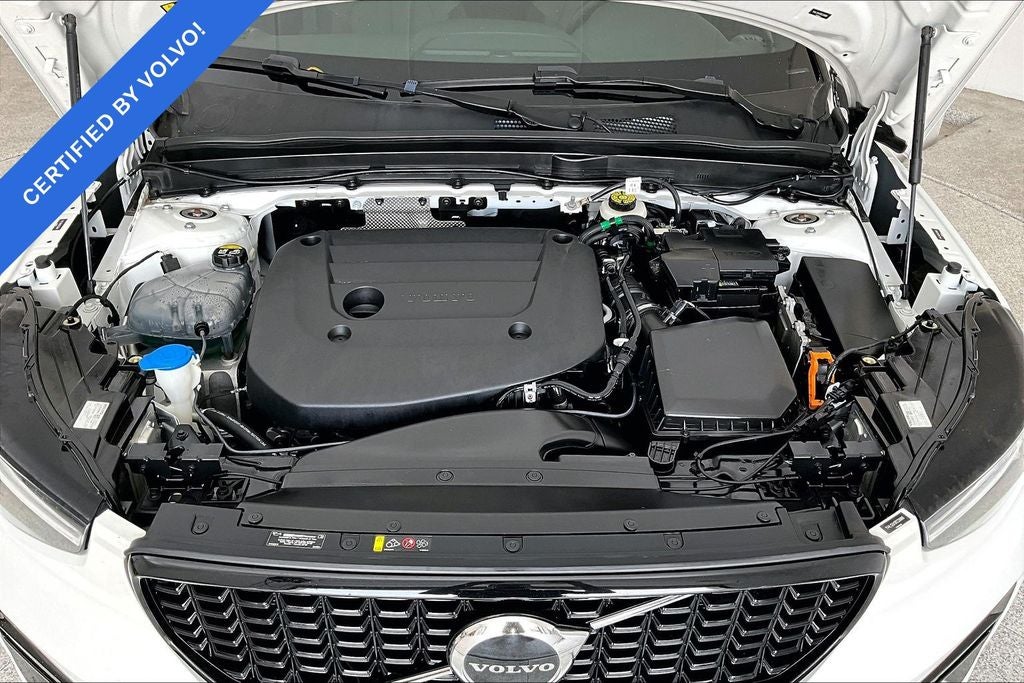 2024 Volvo XC40 B5 Core