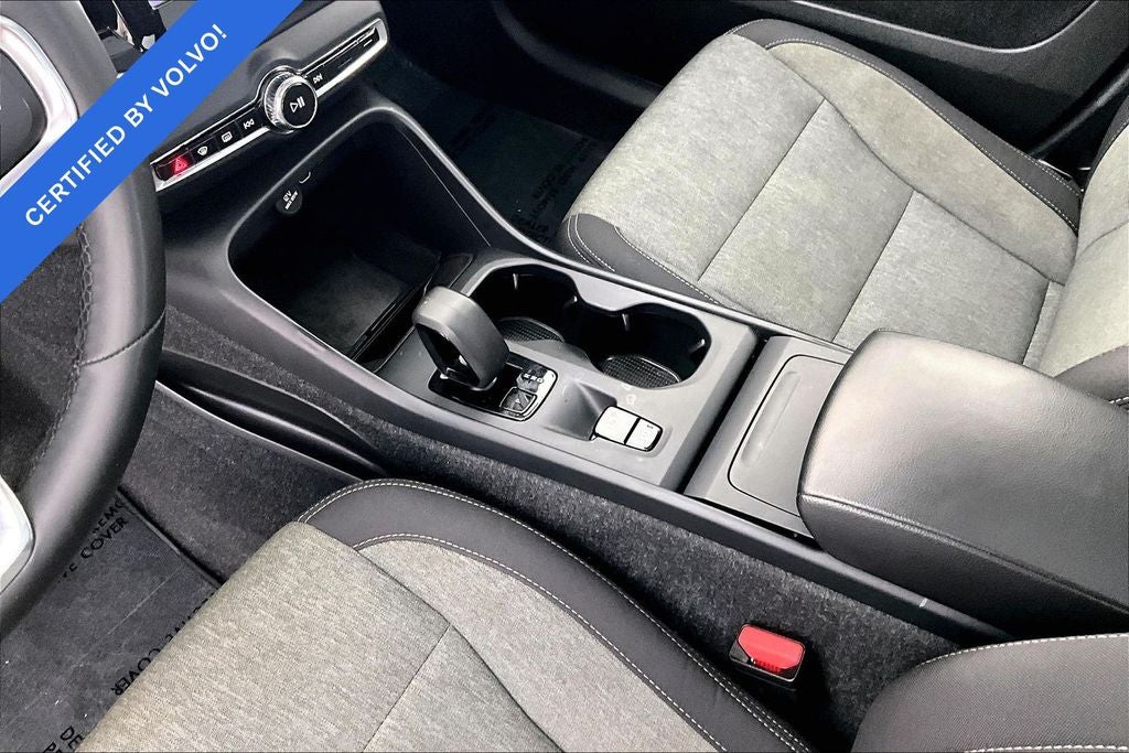 2024 Volvo XC40 B5 Core