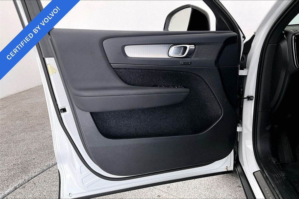 2024 Volvo XC40 B5 Core