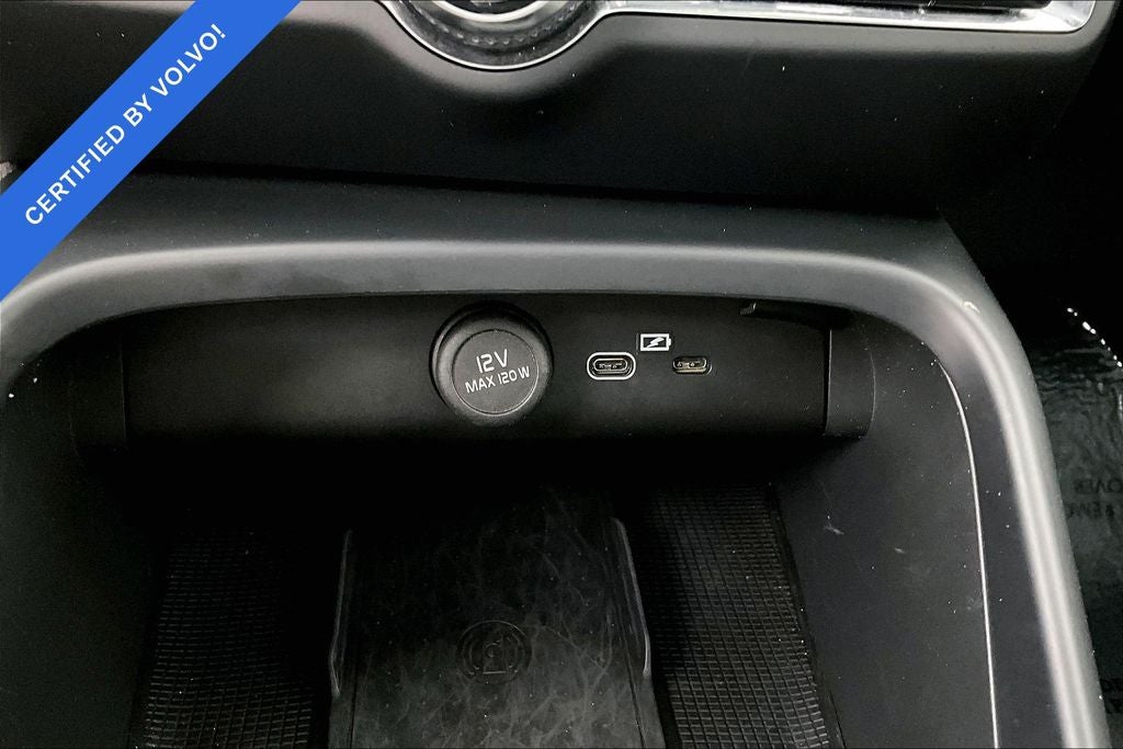 2024 Volvo XC40 B5 Core