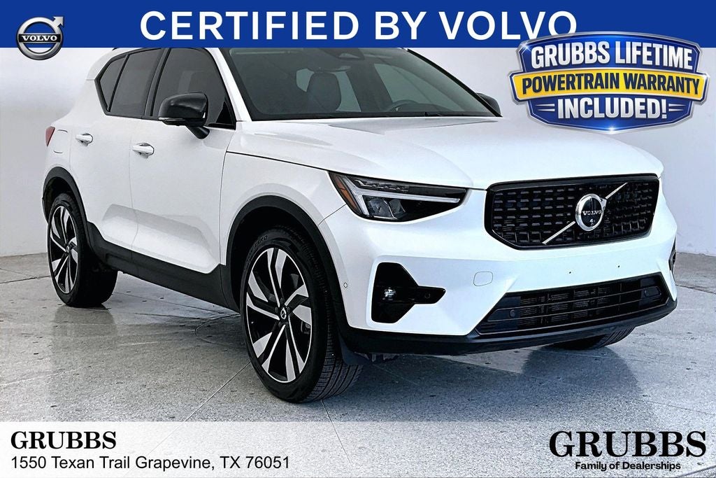 2024 Volvo XC40 B5 Plus Dark Theme