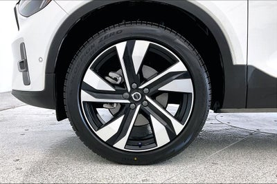 2024 Volvo XC40 B5 Plus Dark Theme