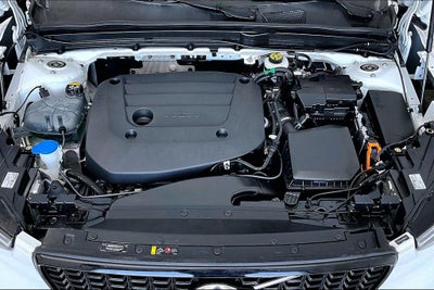 2024 Volvo XC40 B5 Plus Dark Theme