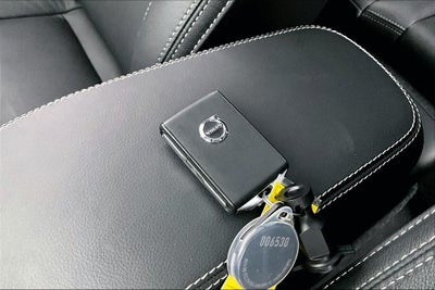2024 Volvo XC40 B5 Plus Dark Theme