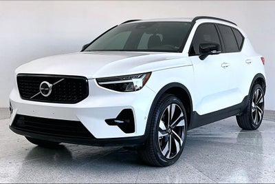 2024 Volvo XC40 B5 Plus Dark Theme