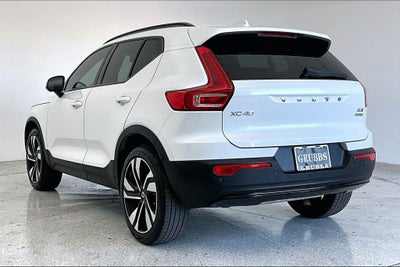 2024 Volvo XC40 B5 Plus Dark Theme