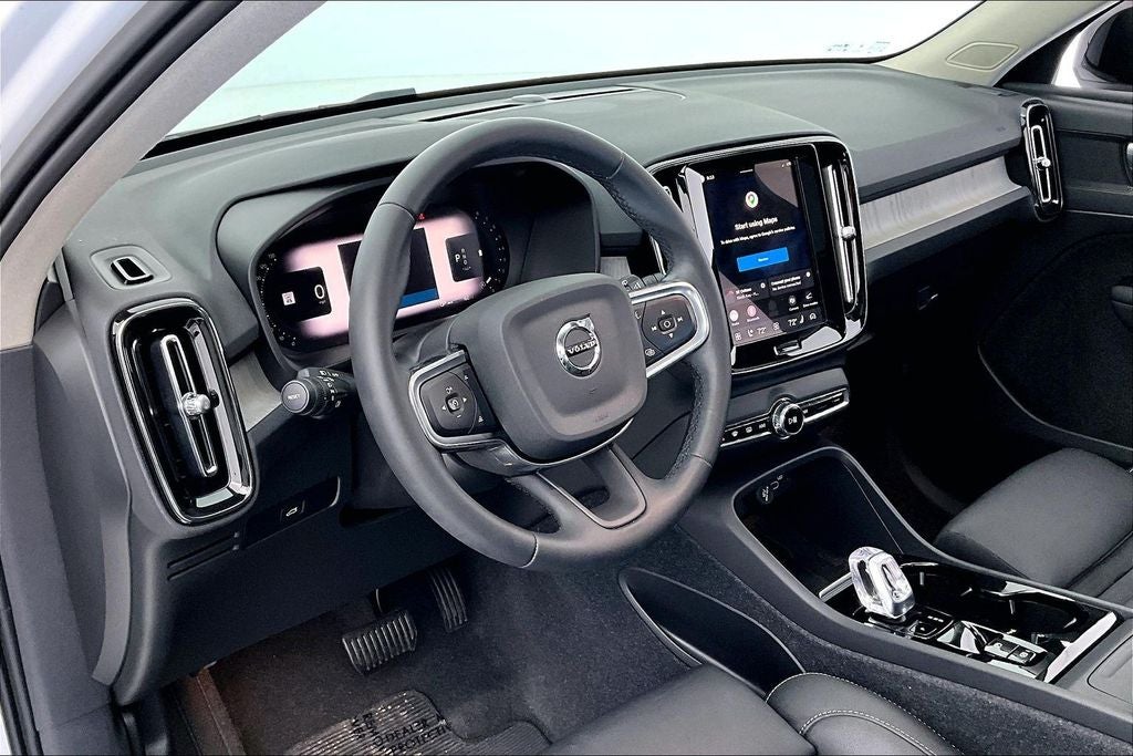 2024 Volvo XC40 B5 Plus Dark Theme