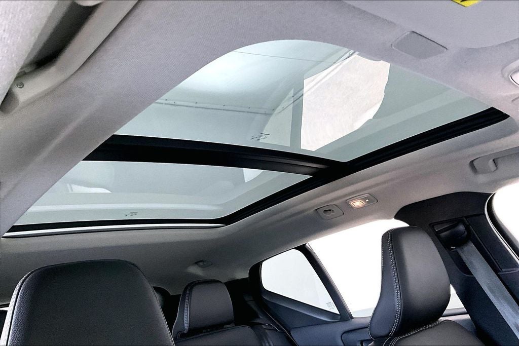 2024 Volvo XC40 B5 Plus Dark Theme