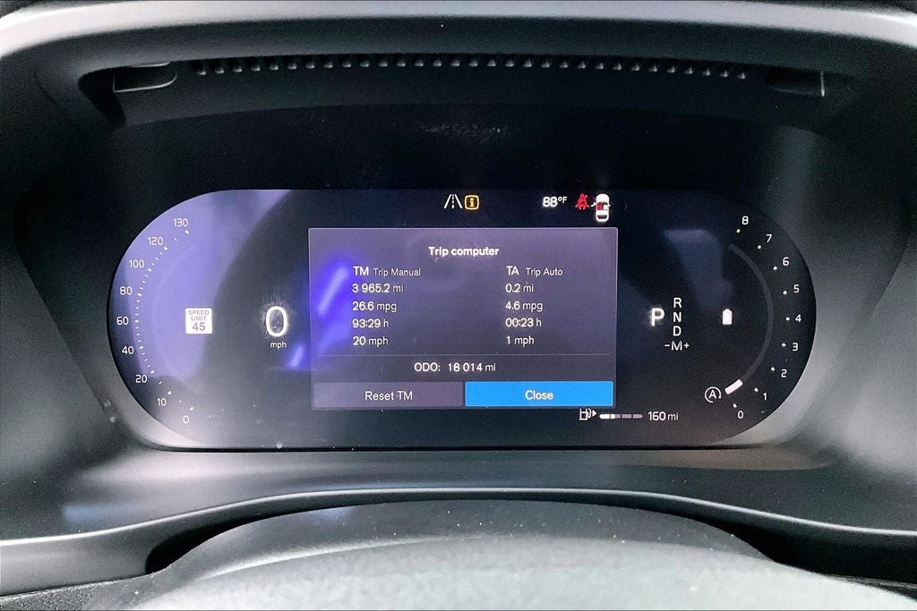 2024 Volvo XC40 B5 Plus Dark Theme