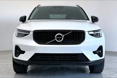 2024 Volvo XC40 B5 Plus Dark Theme
