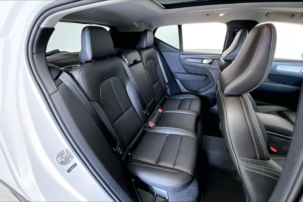 2024 Volvo XC40 B5 Plus Dark Theme