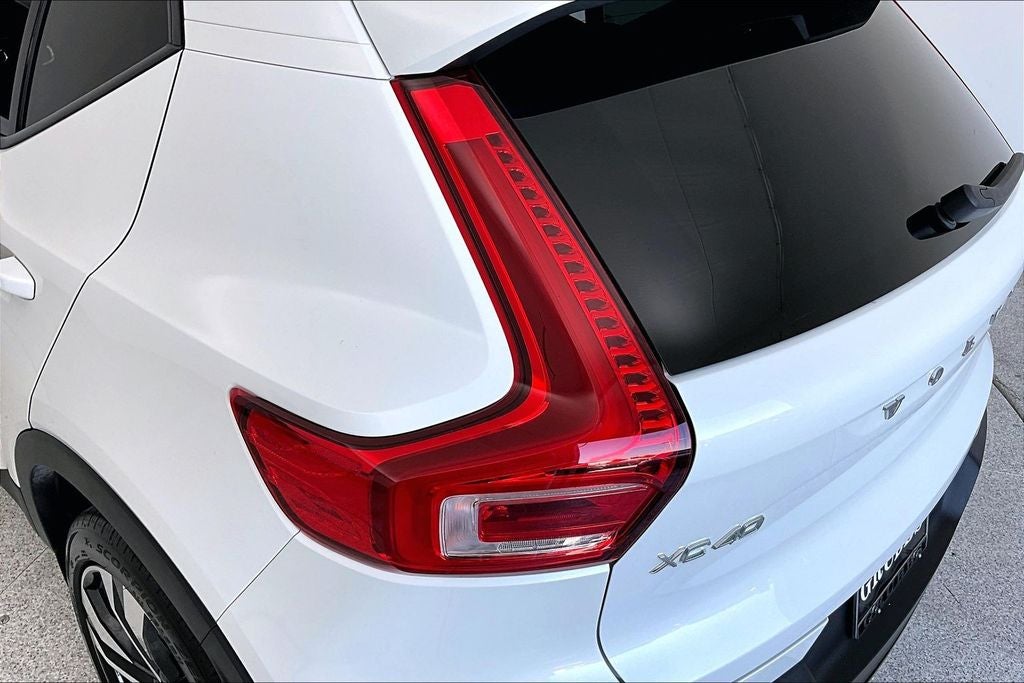 2024 Volvo XC40 B5 Plus Dark Theme