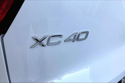 2024 Volvo XC40 B5 Plus Dark Theme
