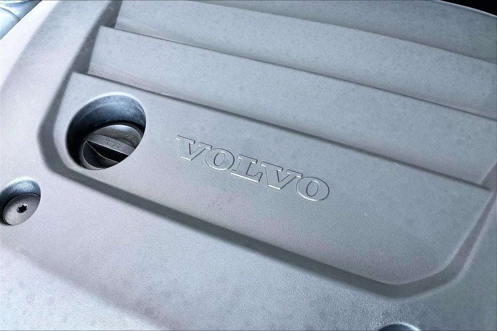 2024 Volvo XC40 B5 Plus Dark Theme