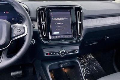2024 Volvo XC40 B5 Plus Dark Theme