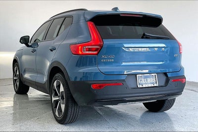 2024 Volvo XC40 B5 Plus Dark Theme