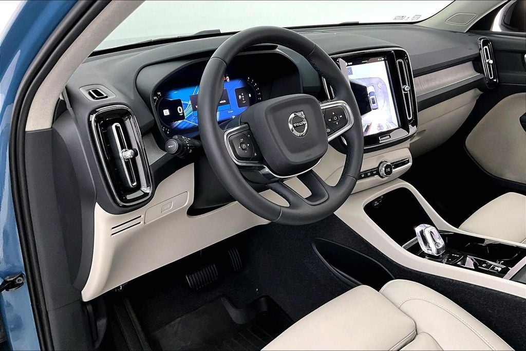 2024 Volvo XC40 B5 Plus Dark Theme