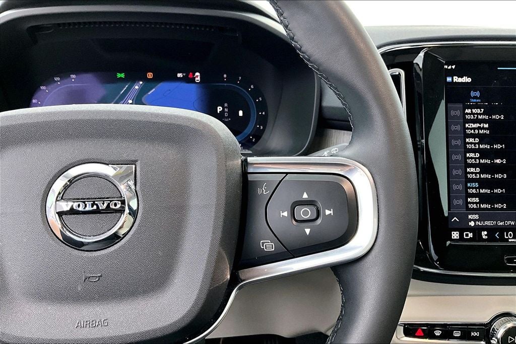 2024 Volvo XC40 B5 Plus Dark Theme