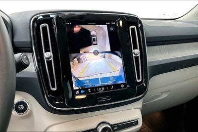 2024 Volvo XC40 B5 Plus Dark Theme