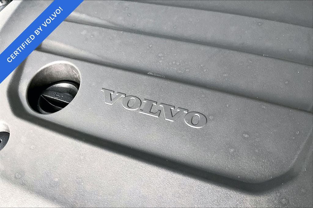 2024 Volvo XC40 B5 Plus Dark Theme