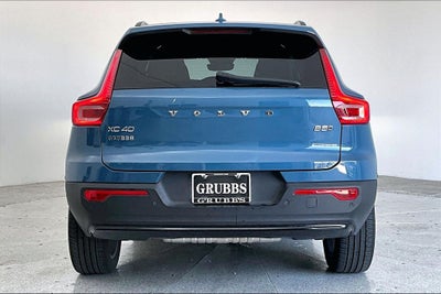 2024 Volvo XC40 B5 Plus Dark Theme