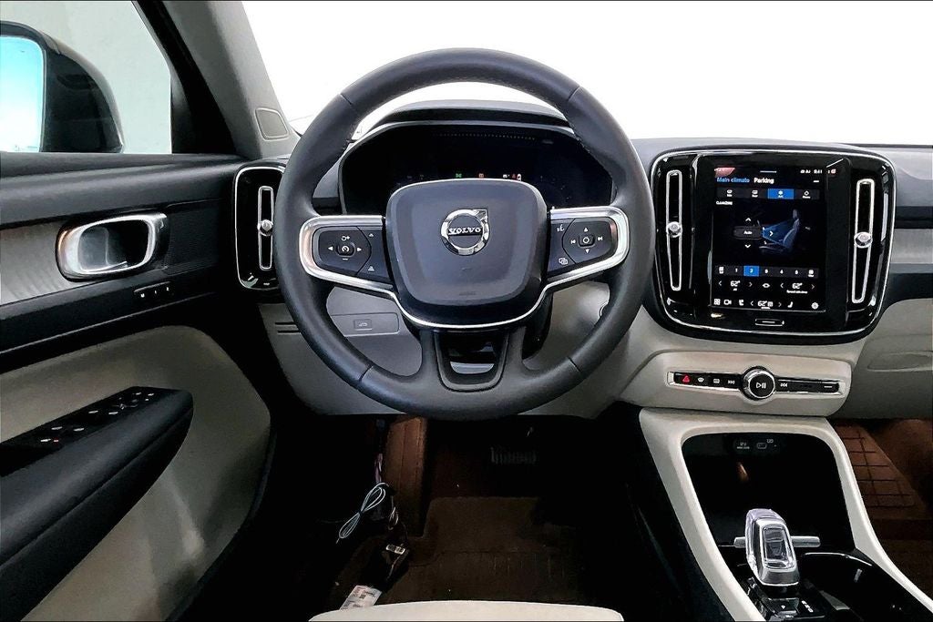 2024 Volvo XC40 B5 Plus Dark Theme