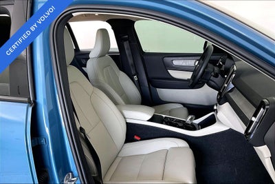 2024 Volvo XC40 B5 Plus Dark Theme