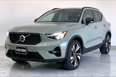 2024 Volvo XC40 B5 Plus Dark Theme