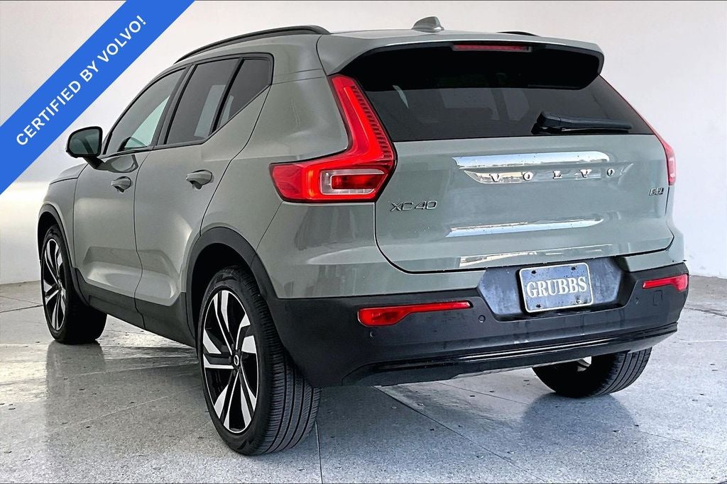 2024 Volvo XC40 B5 Plus Dark Theme