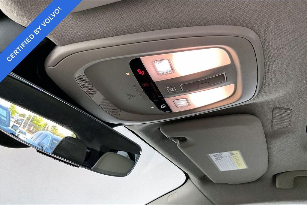 2024 Volvo XC40 B5 Plus Dark Theme