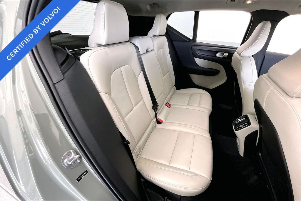 2024 Volvo XC40 B5 Plus Dark Theme