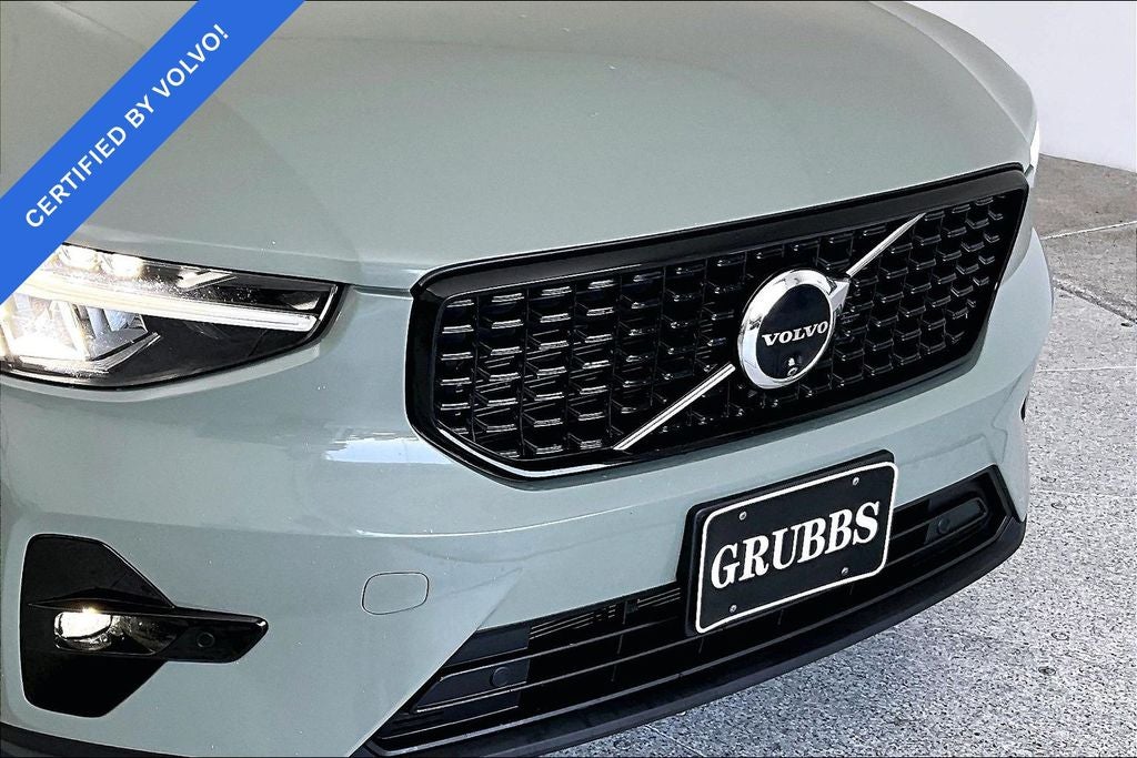 2024 Volvo XC40 B5 Plus Dark Theme