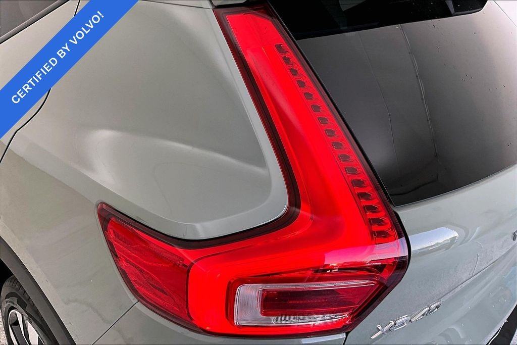 2024 Volvo XC40 B5 Plus Dark Theme