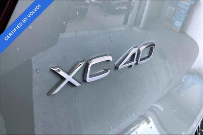 2024 Volvo XC40 B5 Plus Dark Theme