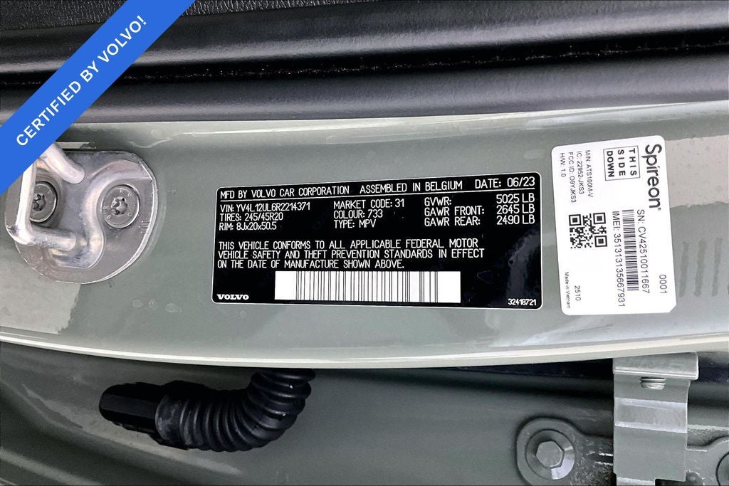 2024 Volvo XC40 B5 Plus Dark Theme