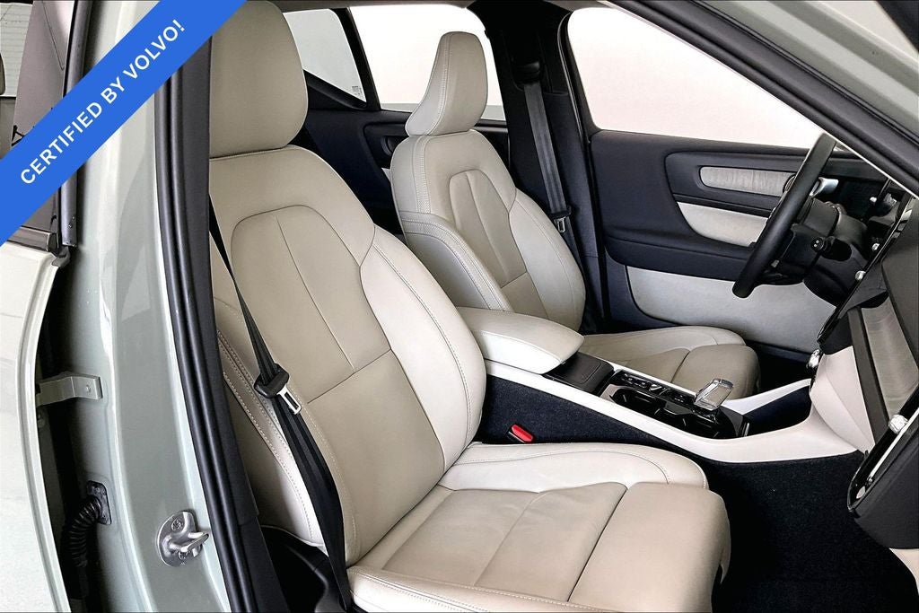 2024 Volvo XC40 B5 Plus Dark Theme