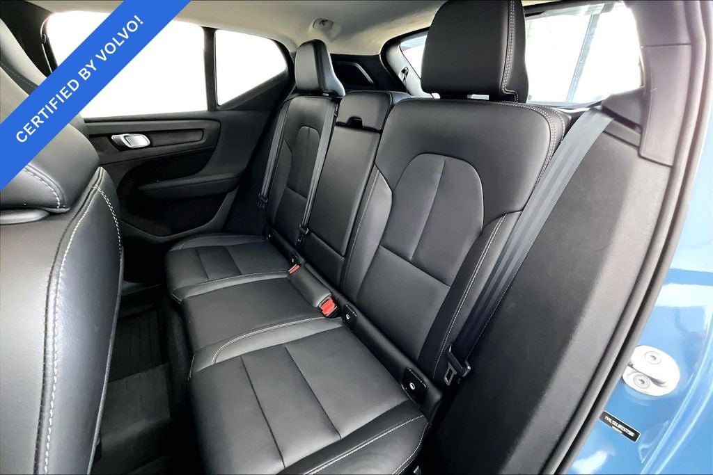 2024 Volvo XC40 B5 Plus Dark Theme